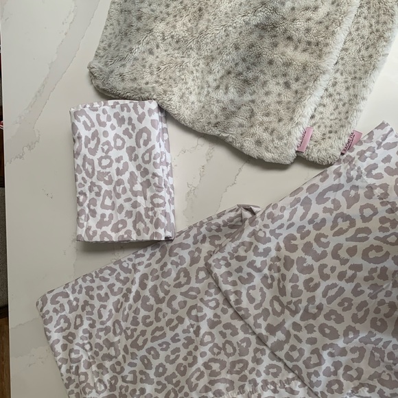 White Leopard Curtain Bundle with Rachel Zoe Pillows - Picture 2 of 4